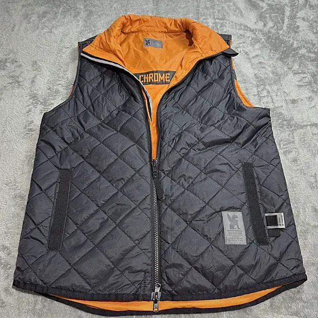Chrome Industries Reversible Cycling Full Zip Vest Sz L Bike Commuter Grunge